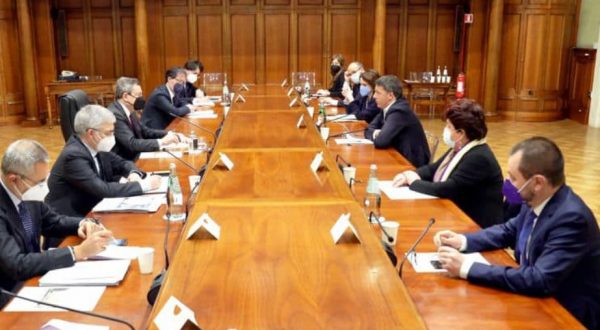 Renzi “Ottimo confronto a Palazzo Chigi, è svolta”