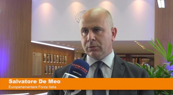 Covid, De Meo “Migliorare il green pass”