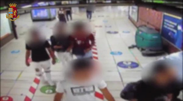 Aggressione all’Arco della Pace a Milano, presi 6 giovani