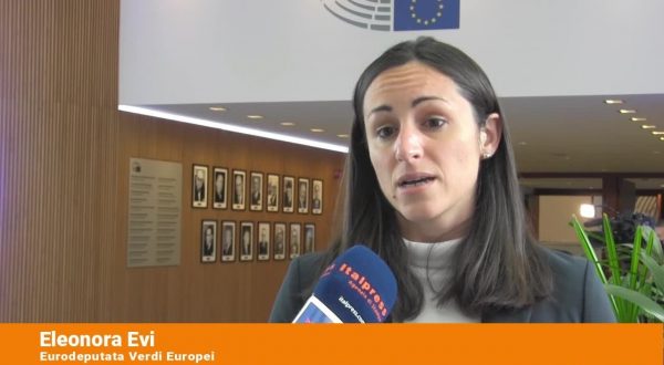 Ue, Evi “Negli allevamenti stop all’uso delle gabbie”