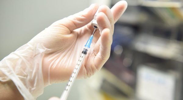 Vaccini, Sileri “Seconda dose di Pfizer a 42 giorni un’opportunità”