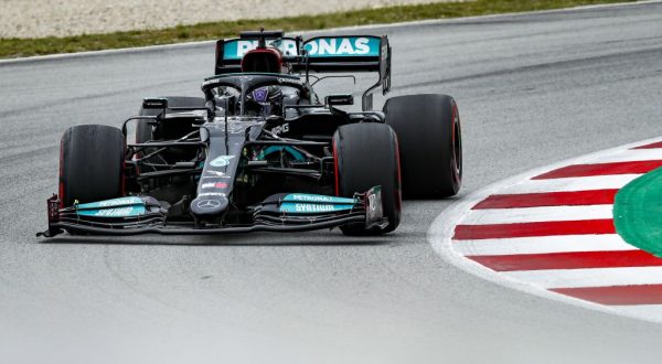 Lewis Hamilton vince in Spagna, quarta la Ferrari di Leclerc