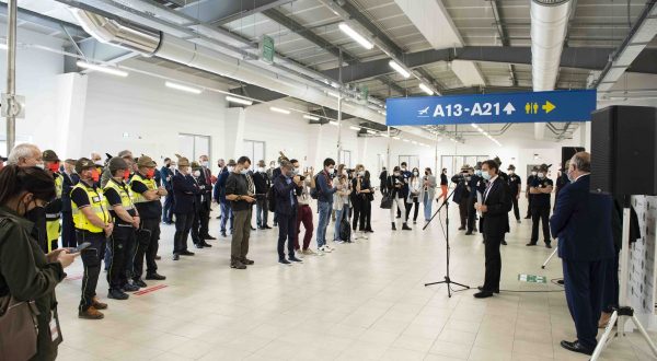 Un “pezzo” dell’Aeroporto di Linate donato agli Alpini di Brescia