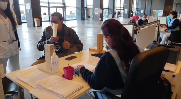 Toti riceve vaccino AstraZeneca: “Adesso mi sento meglio”