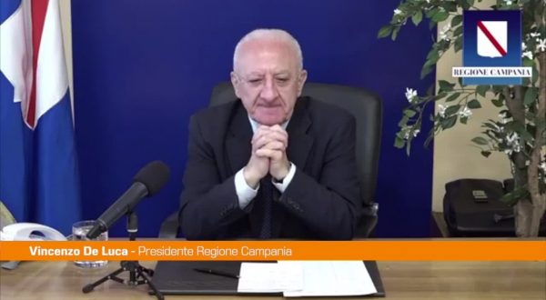 De Luca: “Vaccino ai turisti? Mancano le dosi”