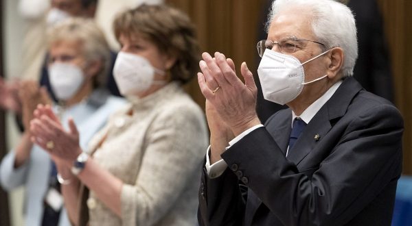 Covid, Mattarella “Mantenere alta l’attenzione”