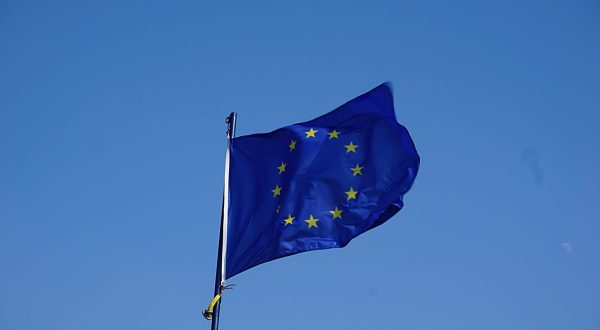 Stato di diritto, Parlamento Ue citerà la Commissione per inadempienza