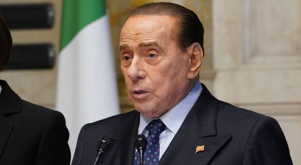 Berlusconi “Al Governo per tagliare le tasse, poi la flat tax”
