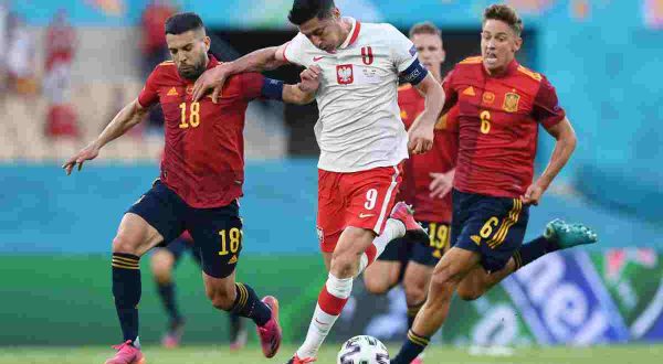 Lewandowski replica a Morata, Spagna-Polonia 1-1