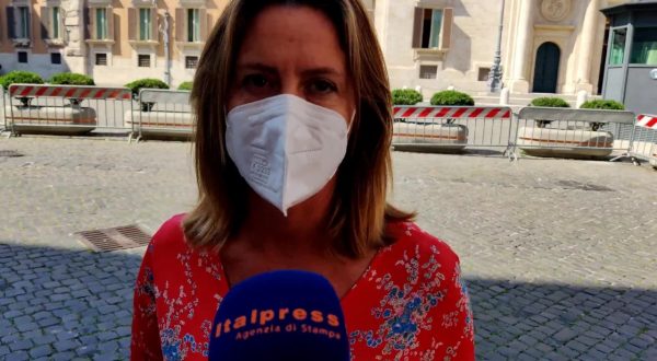 Lorenzin “Su mascherine ascoltare autorita’”