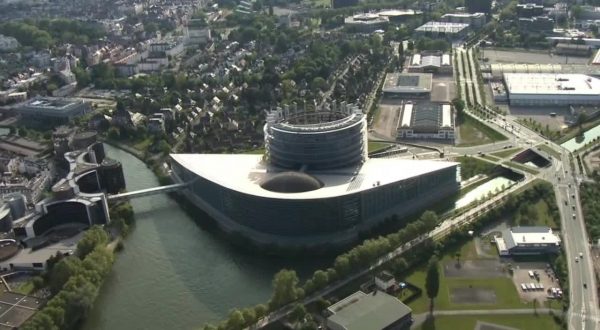 Vaccini, Parlamento Ue chiede la sospensione dei brevetti