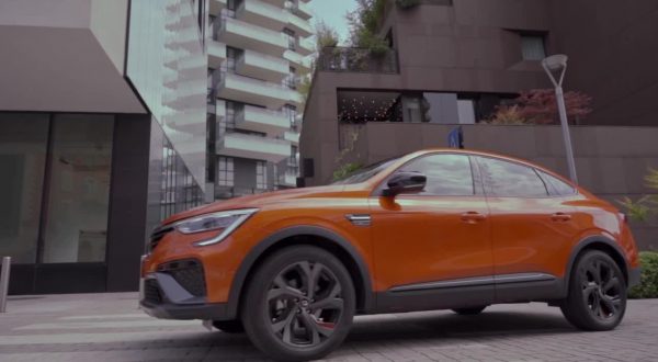 Renault Arkana, il SUV-coupé Full Hybrid E-Tech