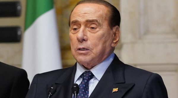 Incendi, Berlusconi “Commissione Ue attivi fondo RescEu per Sardegna”