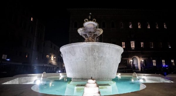 Roma, nuova illuminazione artistica per Piazza Farnese