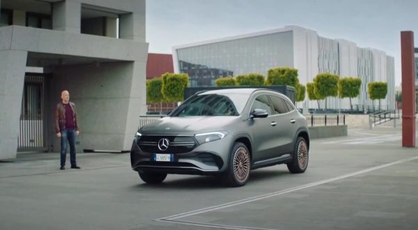 Mercedes-Benz, con EQA il test drive arriva sotto casa 