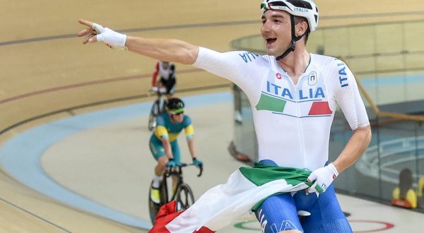 Ciclismo, bronzo di Elia Viviani nell’omnium