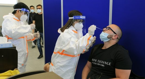 Covid, negli ultimi 45 giorni 69,2% tamponi positivo a variante delta