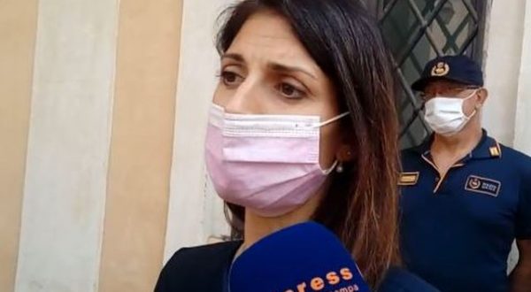 Roma, Raggi “In arrivo 10 droni per controllare la città dall’alto”