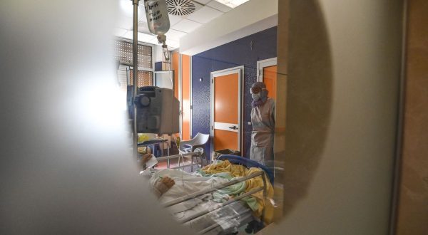 Covid, Agenas “Occupazione posti letto stabile al 6% in Italia”