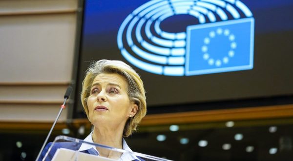 Von der Leyen “Con i talebani contatti operativi, non politici”