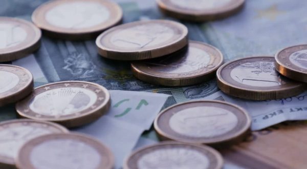 Spese obbligate “mangiano” 43% consumi famiglie