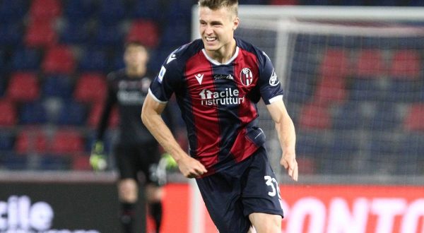 Bologna di misura sul Verona, la decide Svanberg