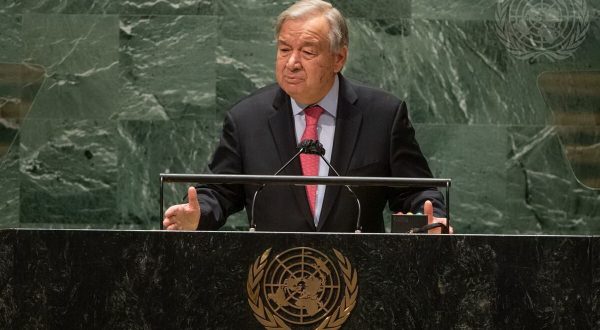 Vaccino, Guterres “Raddoppiare la produzione per colmare disuguaglianze”