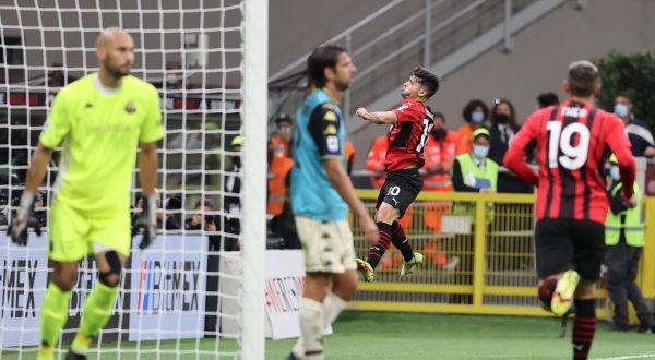 Milan-Venezia 2-0, rossoneri in vetta con l’Inter