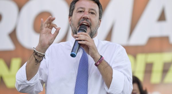 Richard Gere testimone per caso Open Arms, Salvini “Rispondo con Zalone”