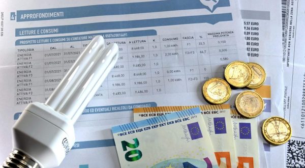 Bollette, con l’intervento del Governo +29,8% elettricità e +14,4% gas