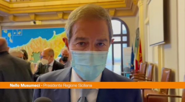 Vaccino, Musumeci: “D’accordo su terza dose, attendiamo il Governo”