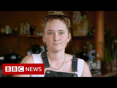 The families forced to defend their homes from Australian bushfires – BBC News