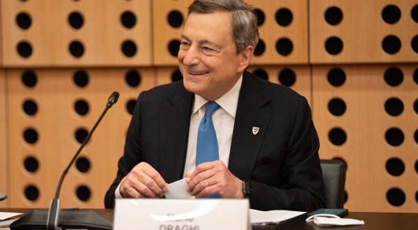 Draghi “Il Governo va avanti e non segue il calendario elettorale”