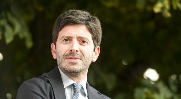 Speranza “Vaccino arma per aprire una stagione diversa”