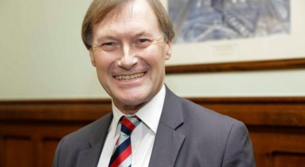 Regno Unito, deputato ucciso a coltellate in una chiesa