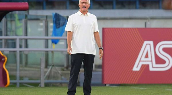 Mourinho “Non è una sfida fra me e Allegri. Orsato? Ha esperienza”