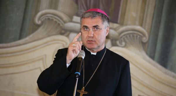 Arcivescovo Palermo “Basta bare insepolte, è inumano”