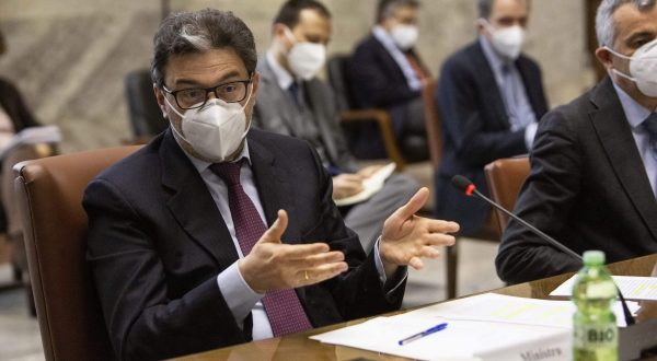 Giorgetti “Draghi potrebbe guidare il convoglio anche dal Quirinale”