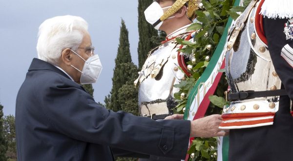 Mattarella “Italia guarda con commozione alle vittime delle guerre”