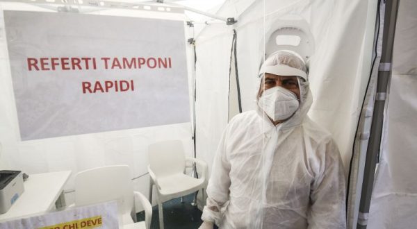 Covid, incidenza settimanale e Rt in salita