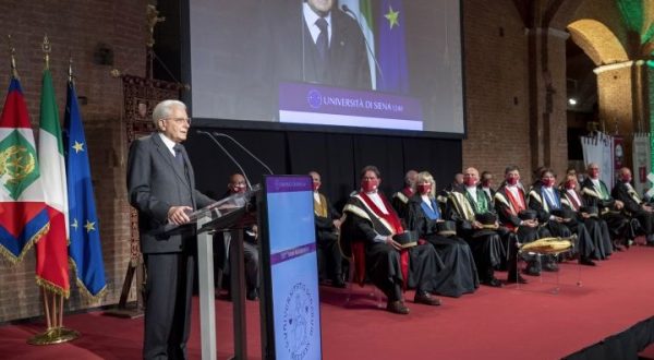 Migranti, Mattarella “Sconcertante quanto avviene ai confini Ue”