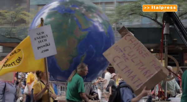 Ue, al via piano da 300 mld di investimenti sostenibili