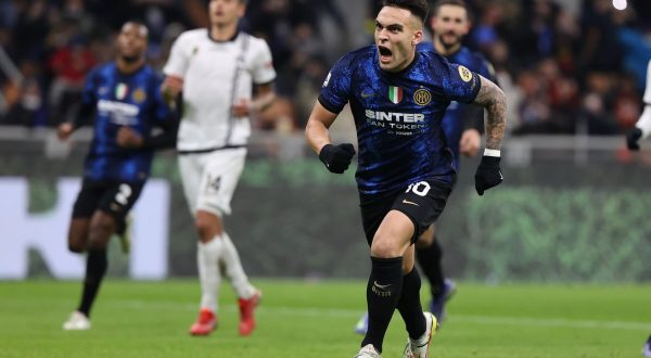 Gagliardini e Lautaro su rigore, Inter-Spezia 2-0