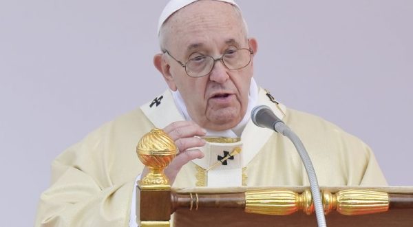 Immigrazione, Papa “Fermiamo questo naufragio di civiltà”
