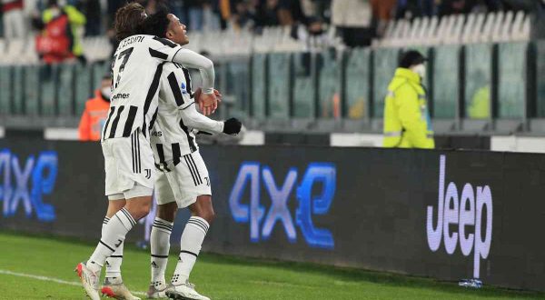 Cuadrado-Dybala, la Juve supera il Genoa 2-0
