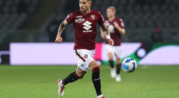 Il Bologna si sveglia tardi, il Torino vince 2-1
