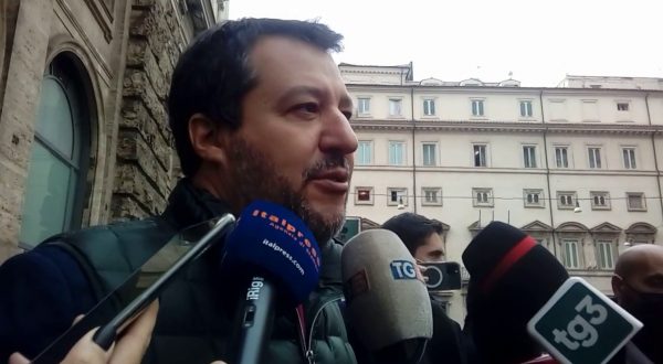 Bollette, Salvini “Trovare risorse contro i rincari”