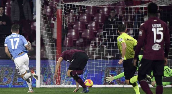 La Lazio si rilancia con Immobile, tris alla Salernitana