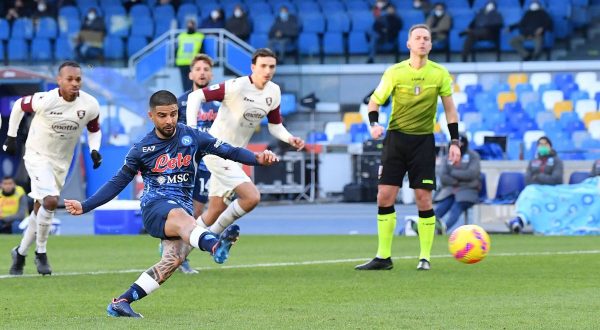 Poker del Napoli alla Salernitana, azzurri in scia dell’Inter