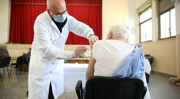 In Sicilia -33% di casi Covid nell’ultima settimana ma aumentano decessi